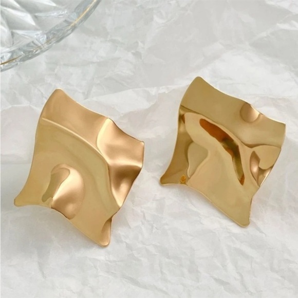 ✨NEW Elegant Gold Square Statement Hypoallergenic Earrings - Picture 2 of 8